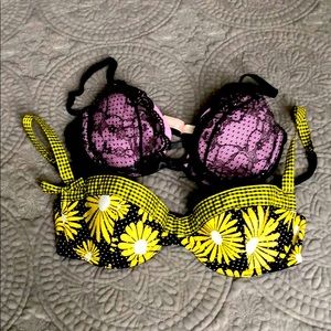 💥3/$30💥Two Victoria’s Secret 34C bras EUC
